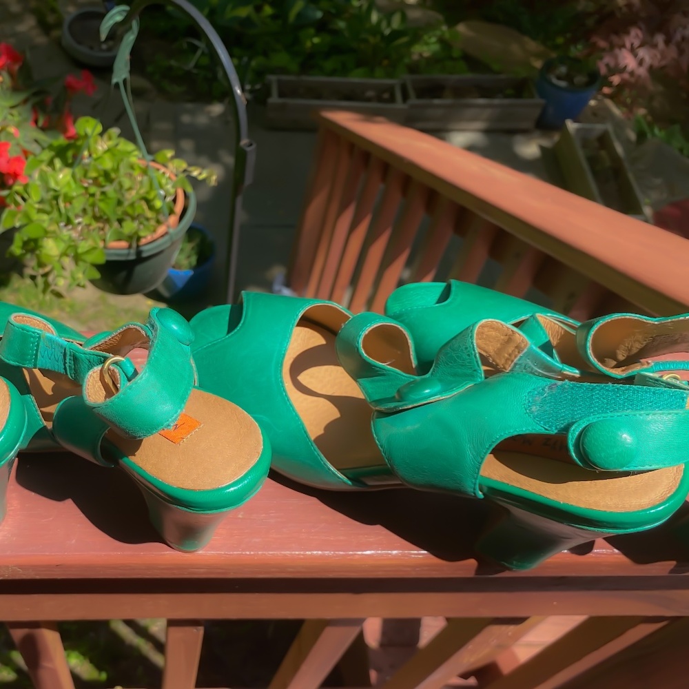 Spring Has Sprung!Green Miz Mooz Sandals Size 6 View 2